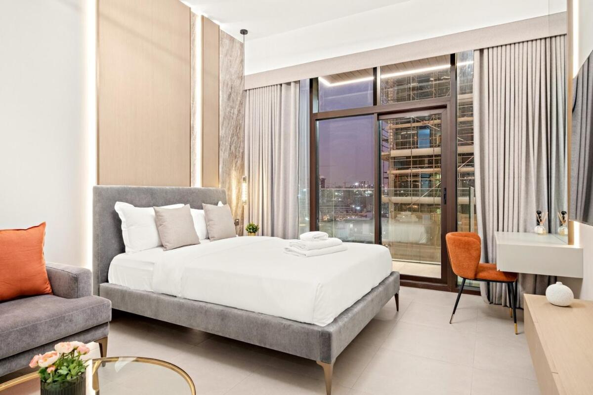 First Class Stylish Living *