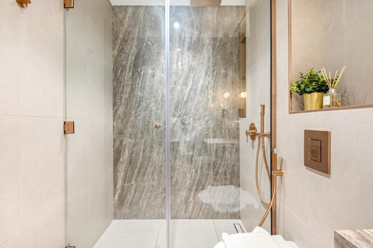 First Class Stylish Living Dubai